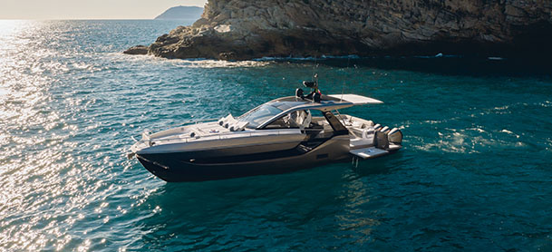 An Azimut Verve 47 in the water