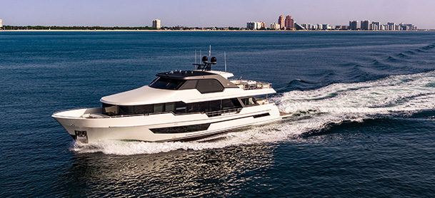 Ocean Alexander 32L cruising