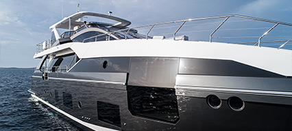 bow view of the azimut grande 27 metri