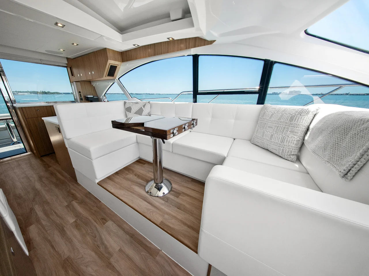 2025 Cruisers Yachts 50 Cantius 50.0 feet, St. Petersburg, Florida #44