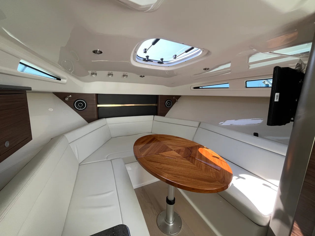 2025 Boston Whaler 325 CONQUEST 32.0 feet, Westbrook, CT #27