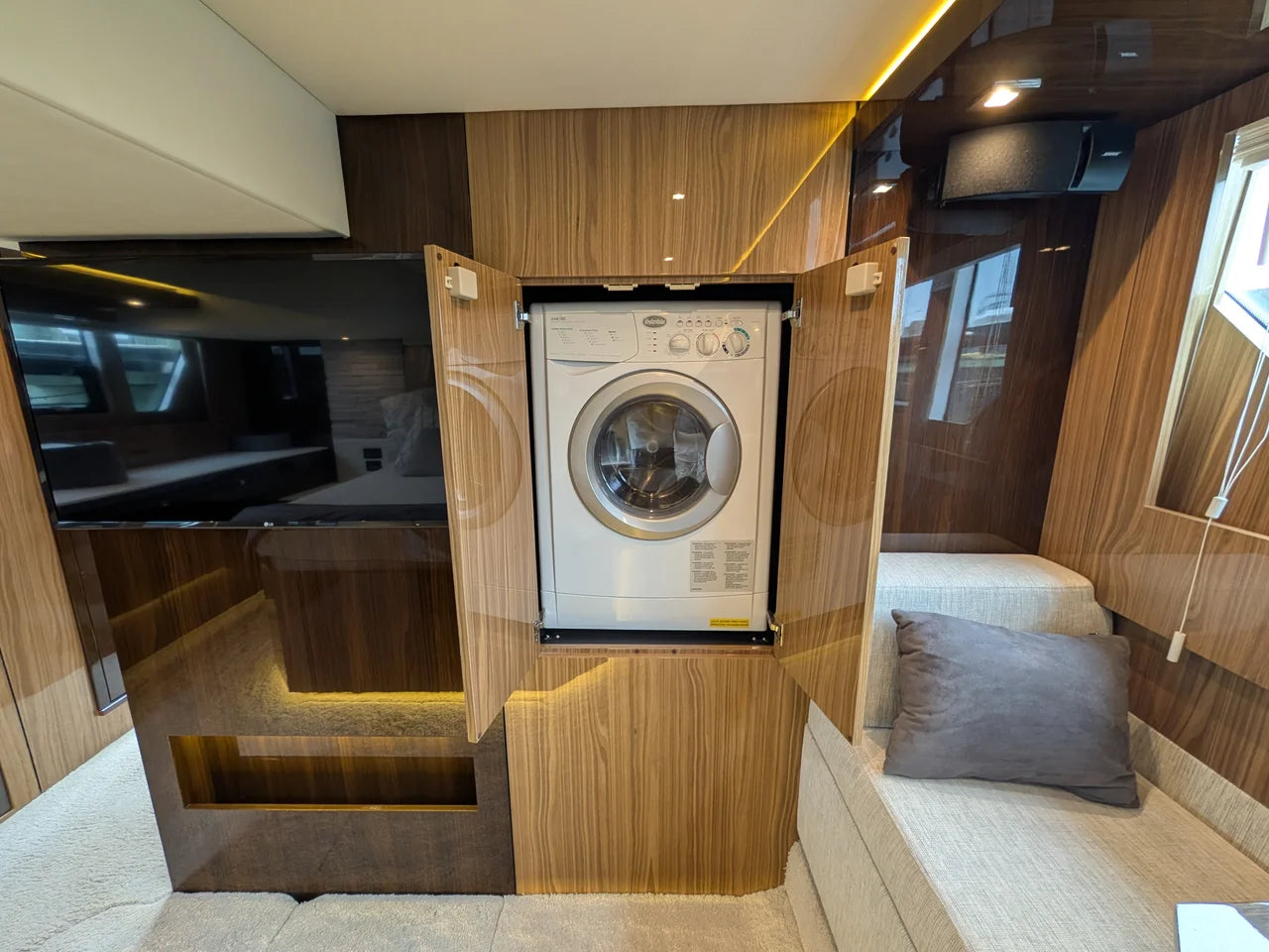 2022 Cruisers Yachts 54 Cantius 54.0 feet, Grasonville, MD #36