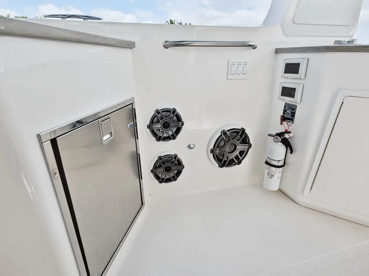 2025 Boston Whaler 350 REALM 35.0 feet, Stuart, Florida #63