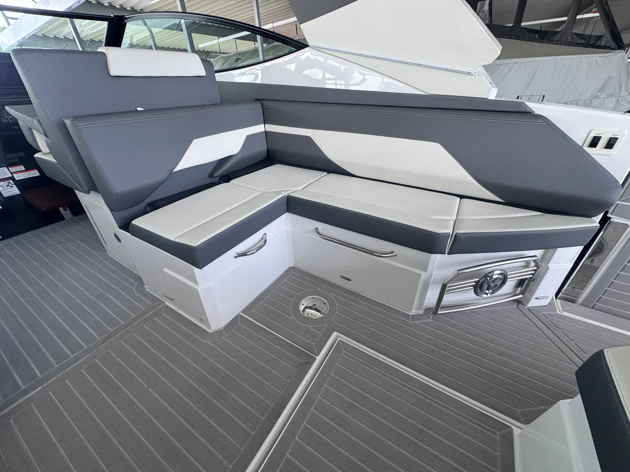 2023 Cruisers Yachts 38 GLS 38.0 feet, Lake Ozark, MO #8