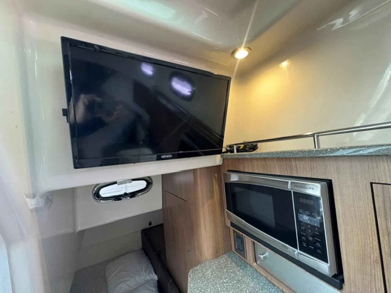 2016 Boston Whaler 315 CONQUEST 31.0 feet, Quincy, MA #30