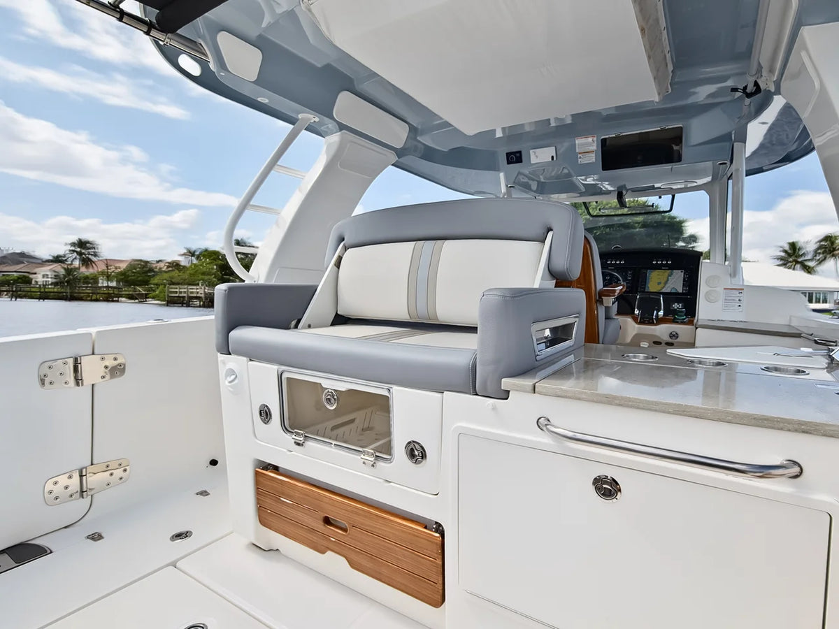 2025 Boston Whaler 350 REALM 35.0 feet, Stuart, Florida #40