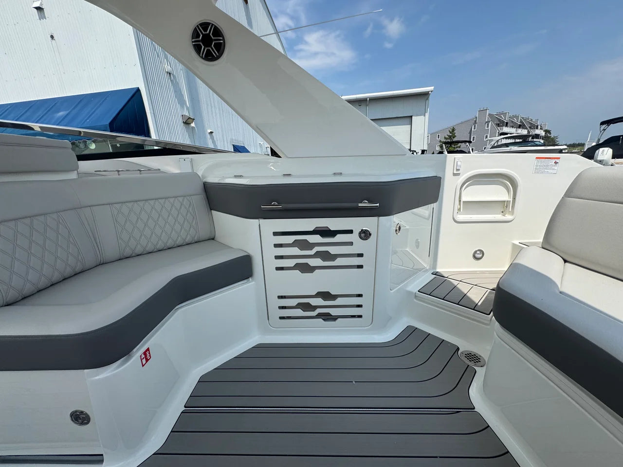 2027 Sea Ray SLX 310 Outboard 31.0 feet, Somers Point, New Jersey #13