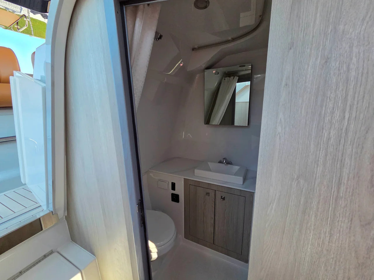 2027 Cruisers Yachts 38 VTR 38.0 feet, Monkey Island, OK #26