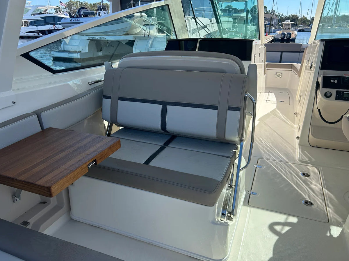 2027 Boston Whaler 330 Vantage 33.0 feet, Pensacola, Florida #24