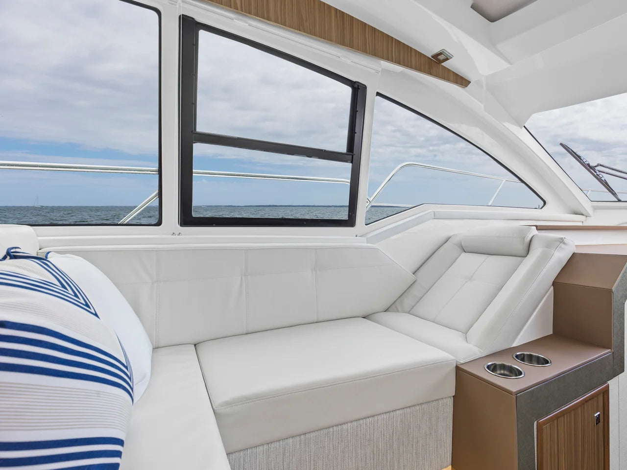 2026 Cruisers Yachts 42 Cantius 42.0 feet, Pensacola, Florida #51