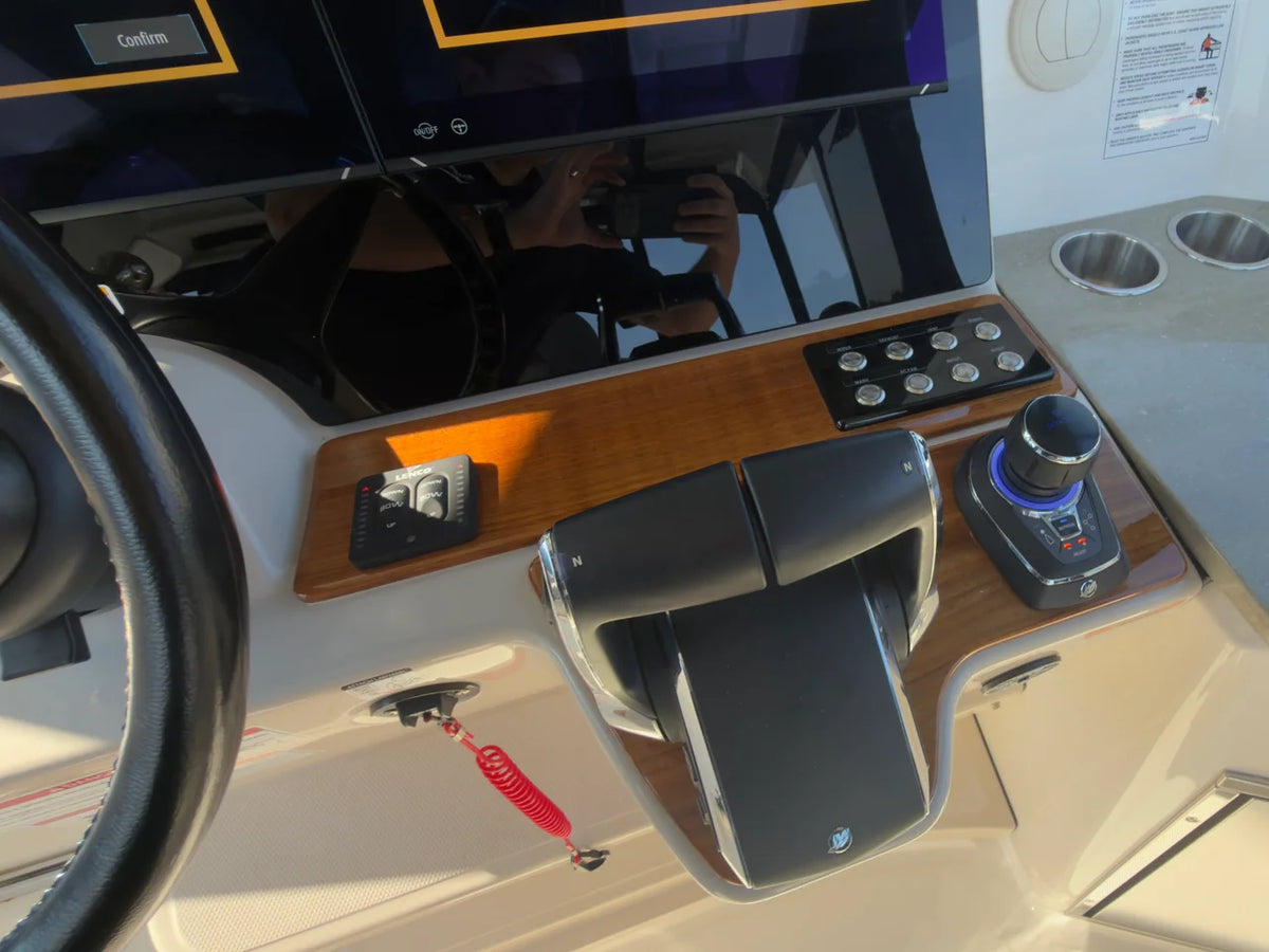 2025 Boston Whaler 350 REALM 35.0 feet, Greenwich, CT #21