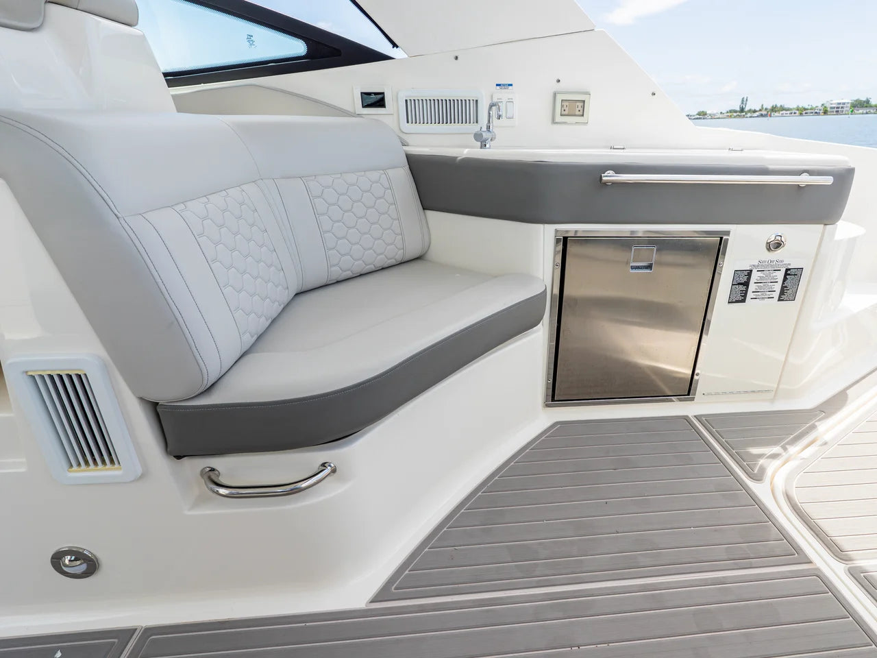 2024 Sea Ray 320 SUNDANCER OB 32.0 feet, St Petersburg, FL #13