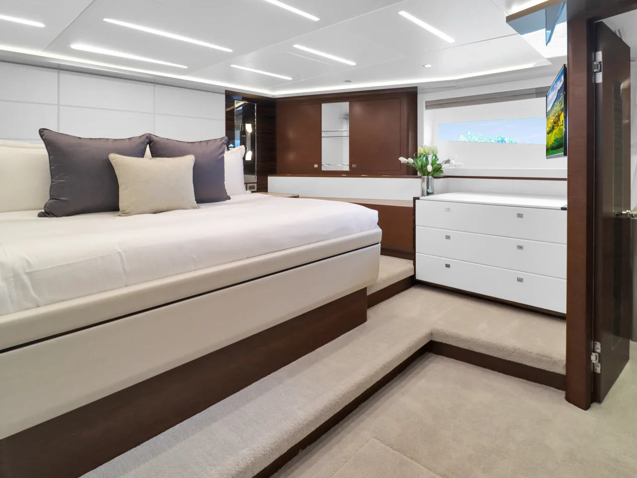 2021 Ocean Alexander 28R 90.0 feet, Wrightsville Beach, North Carolina #10