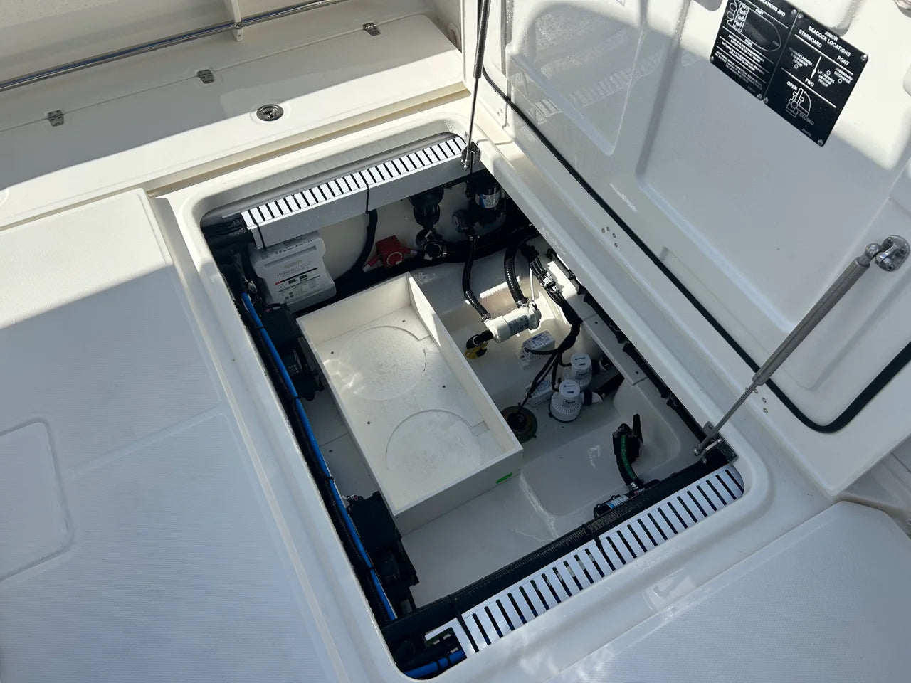 2026 Boston Whaler 330 Outrage 33.0 feet, Pensacola, Florida #21
