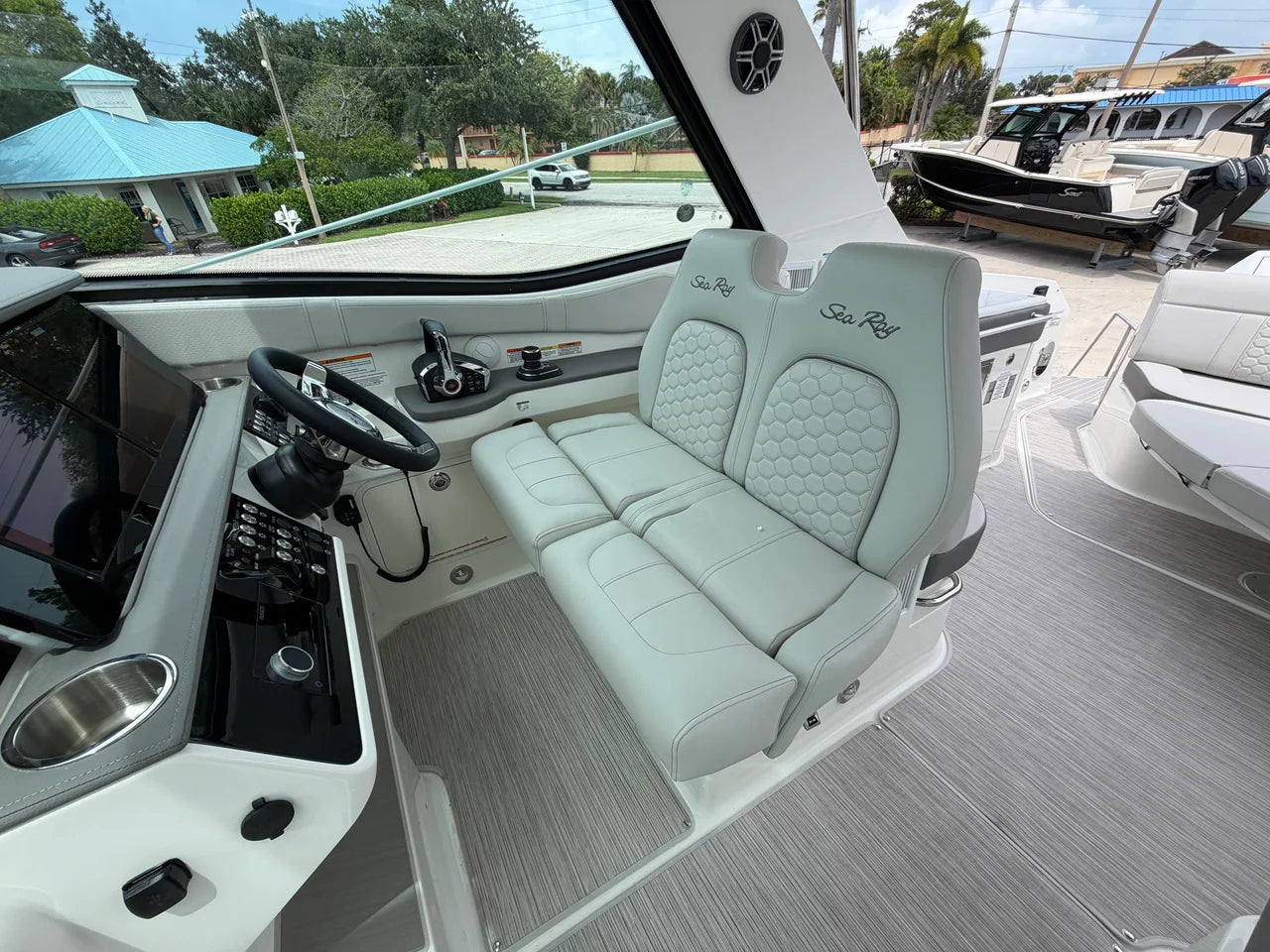 2027 Sea Ray Sundancer 320 Outboard 32.0 feet, Stuart, Florida #17