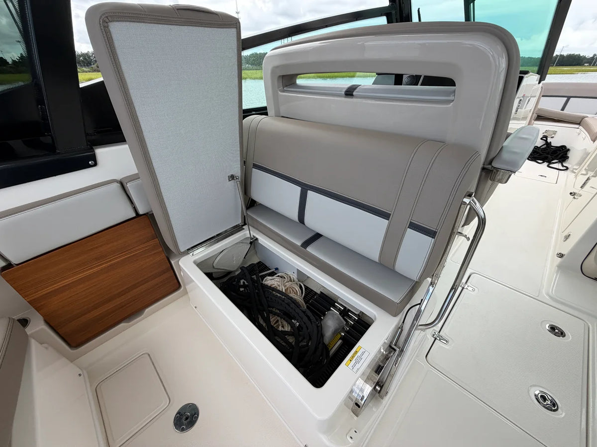 2026 Boston Whaler 330 Vantage 33.0 feet, Charleston, SC #29