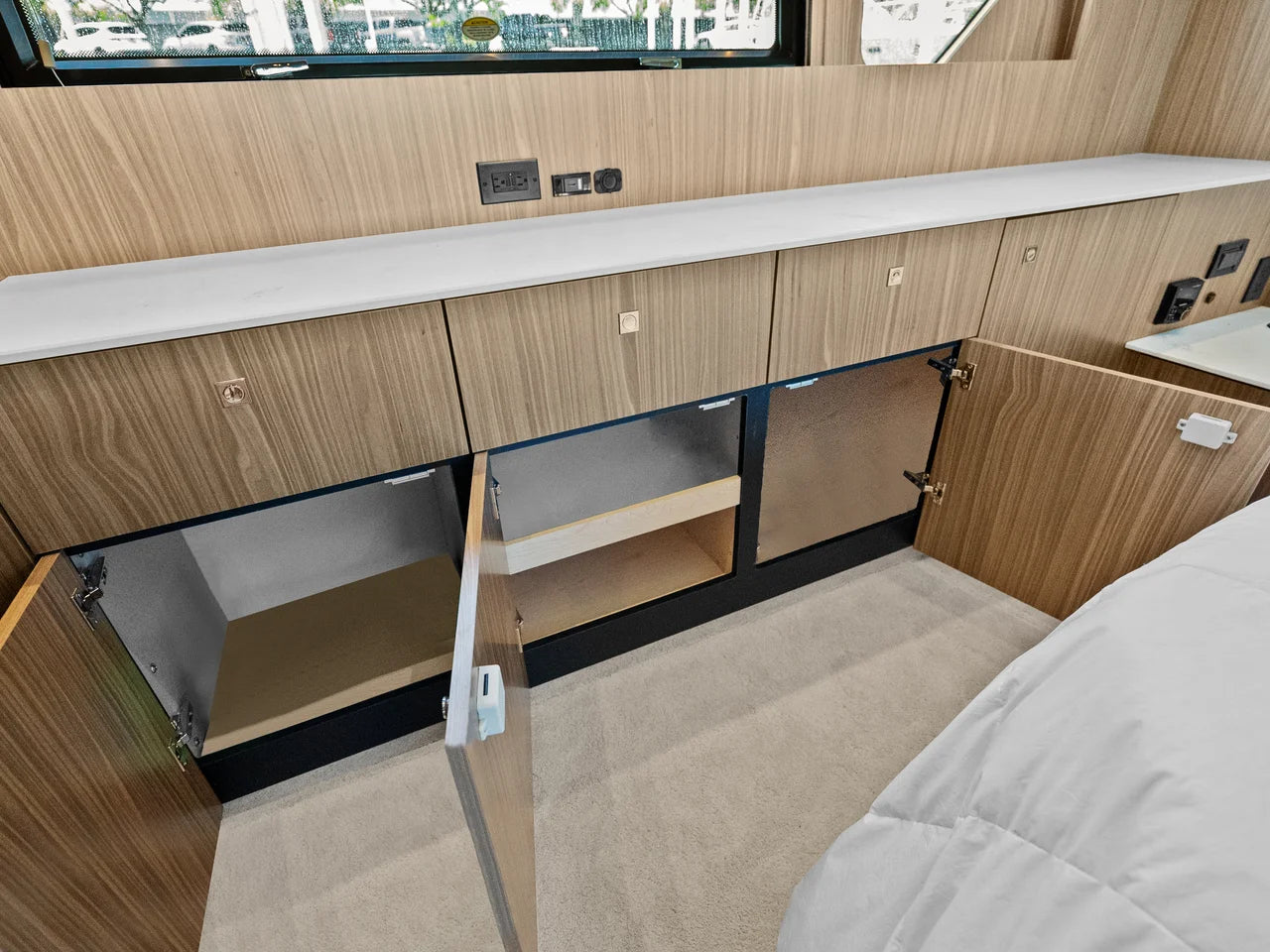 2025 Cruisers Yachts 50 Cantius 50.0 feet, St. Petersburg, Florida #52