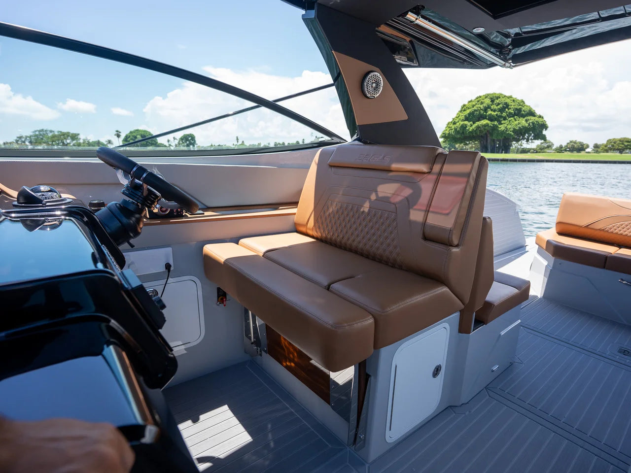 2027 Cruisers Yachts 38 GLS Outboard 38.0 feet, Miami, FL #20