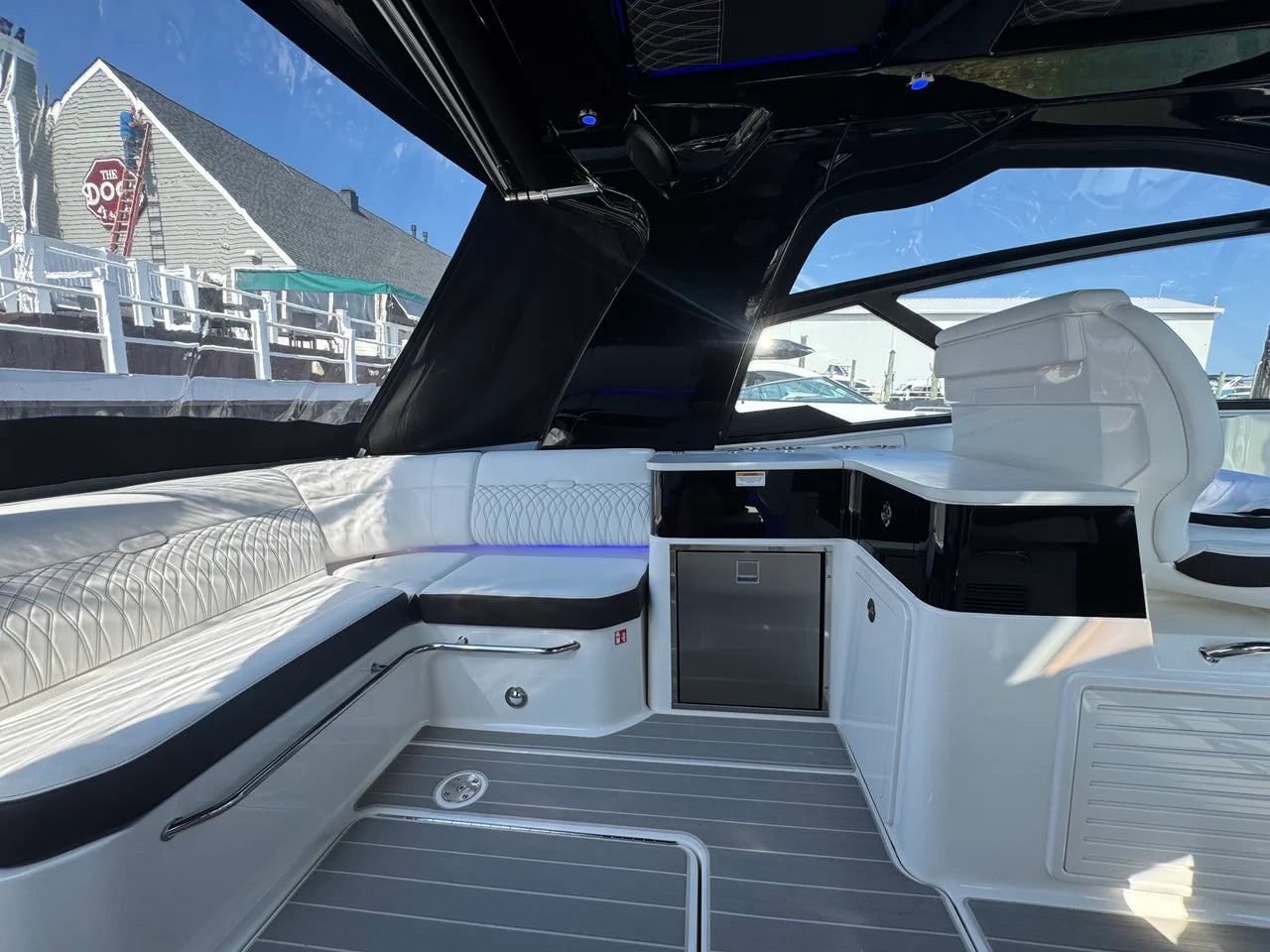 2025 Sea Ray 370 SUNDANCER OB 39.0 feet, Clearwater, Florida #12