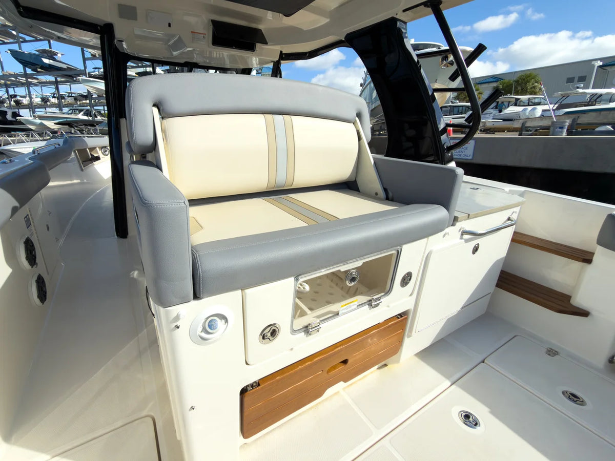 2025 Boston Whaler 350 REALM 35.0 feet, Fort Myers, FL #19