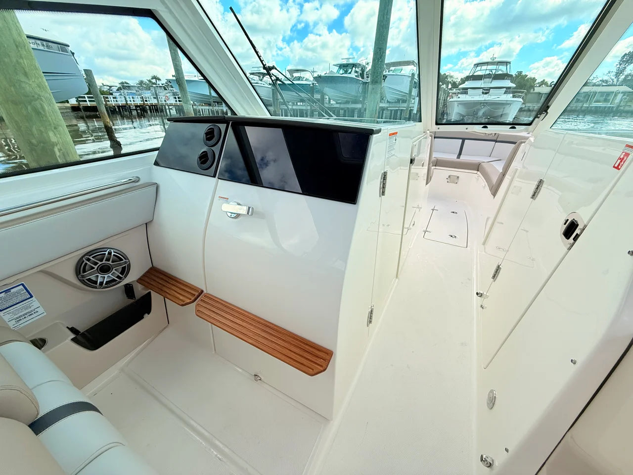 2027 Boston Whaler 330 Vantage 33.0 feet, St Petersburg, FL #63