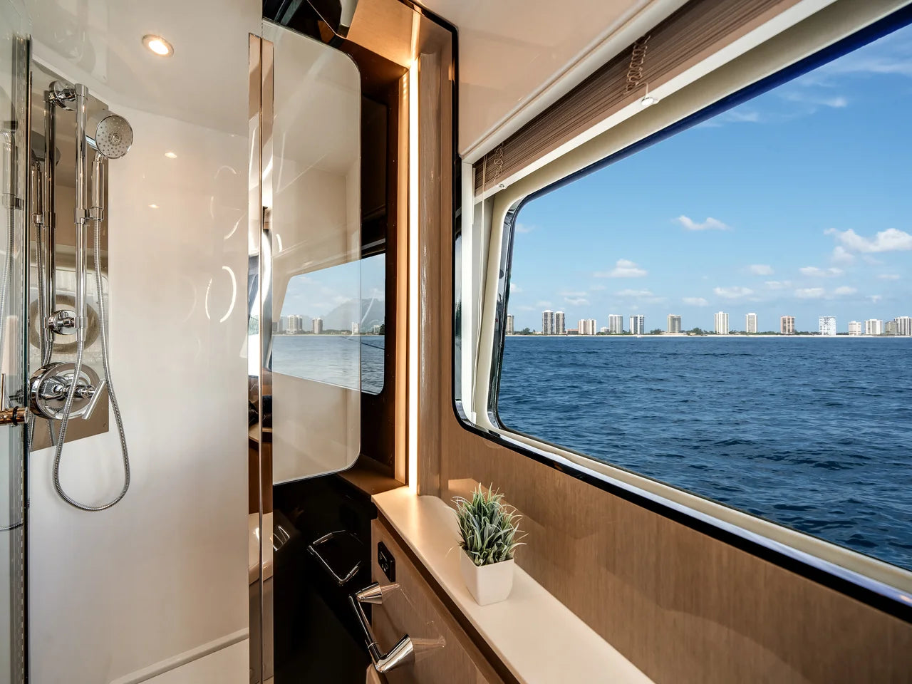 2026 Cruisers Yachts 57 FLY 57.0 feet, Jupiter, Florida #59
