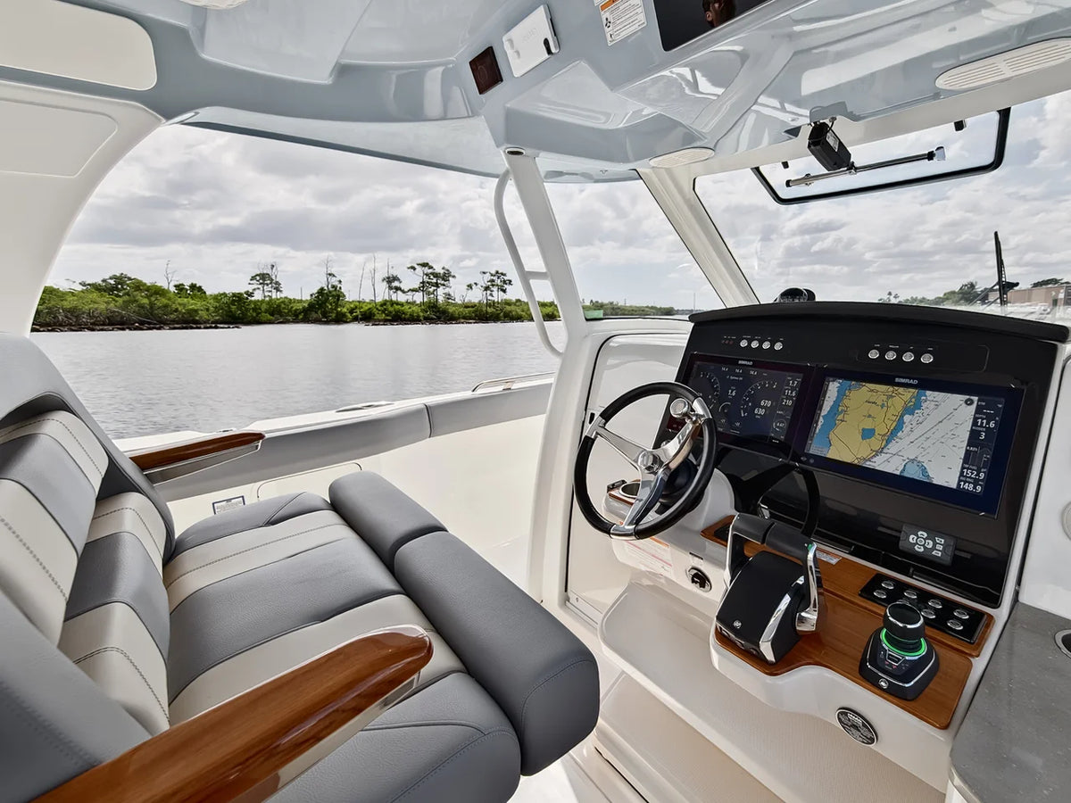 2025 Boston Whaler 350 REALM 35.0 feet, Stuart, Florida #60
