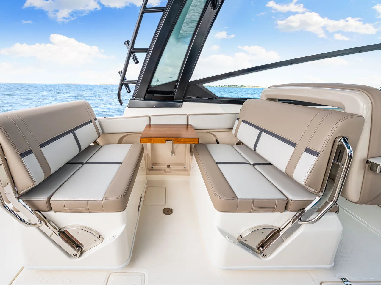2026 Boston Whaler 330 Vantage 33.0 feet, Clearwater, Florida #44