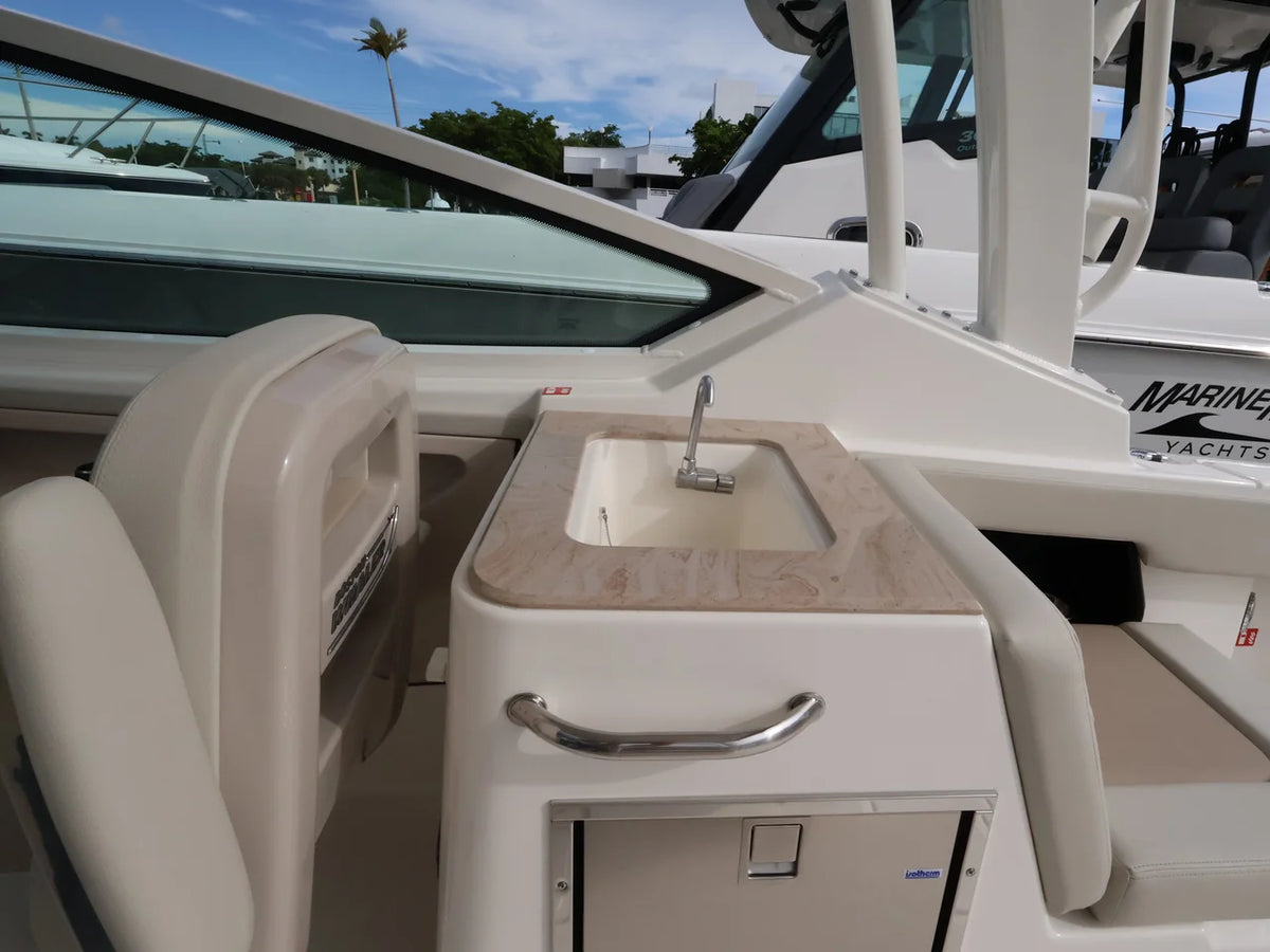 2027 Boston Whaler 280 Vantage 27.0 feet, Naples, Florida #18