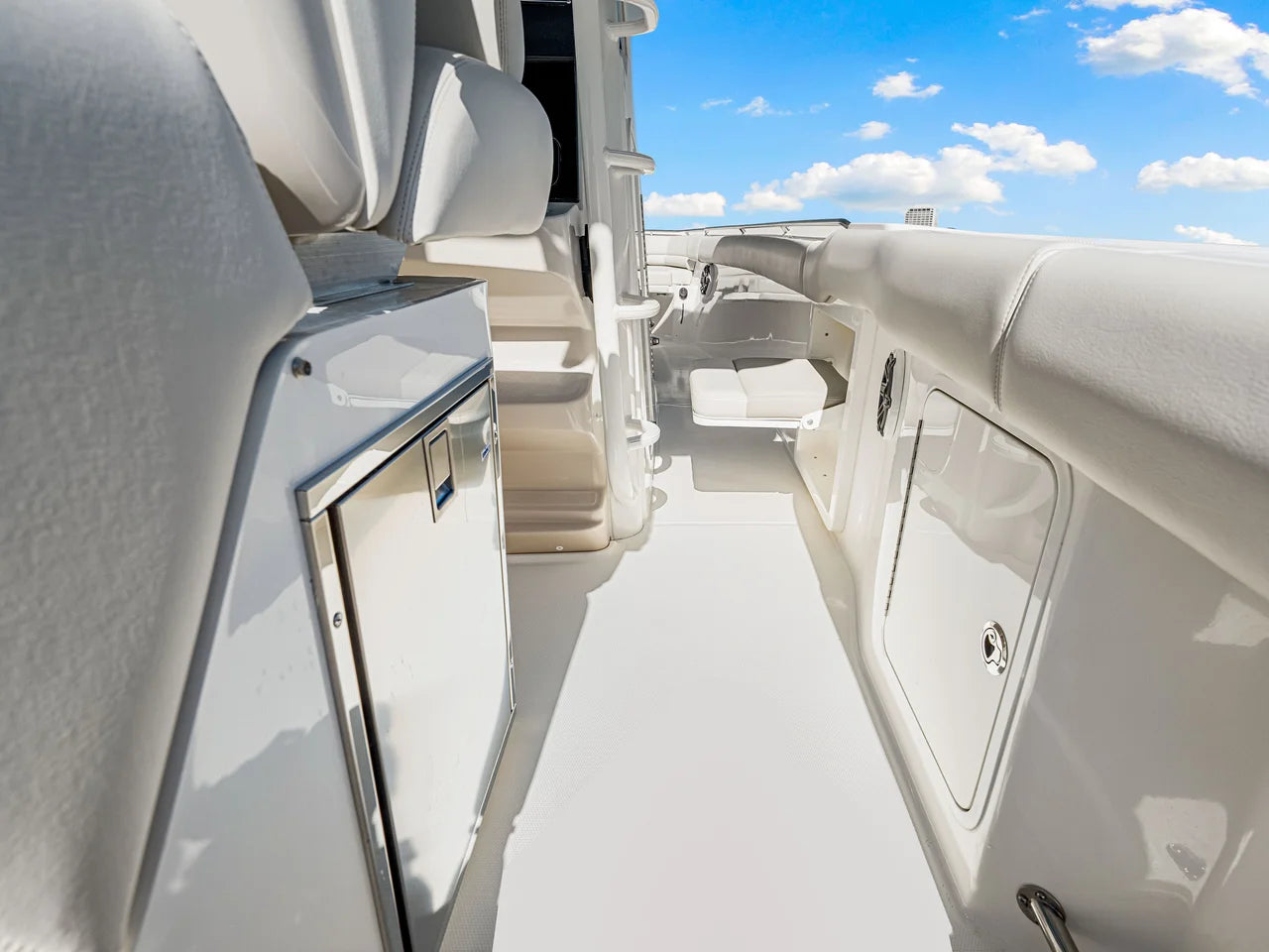 2026 Boston Whaler 330 Outrage 33.0 feet, Sarasota, FL #17
