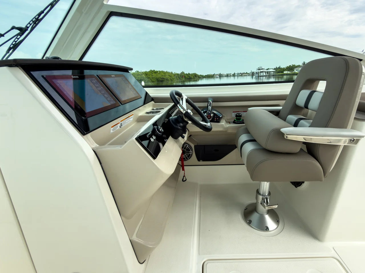 2027 Boston Whaler 330 Vantage 33.0 feet, Fort Myers, FL #14