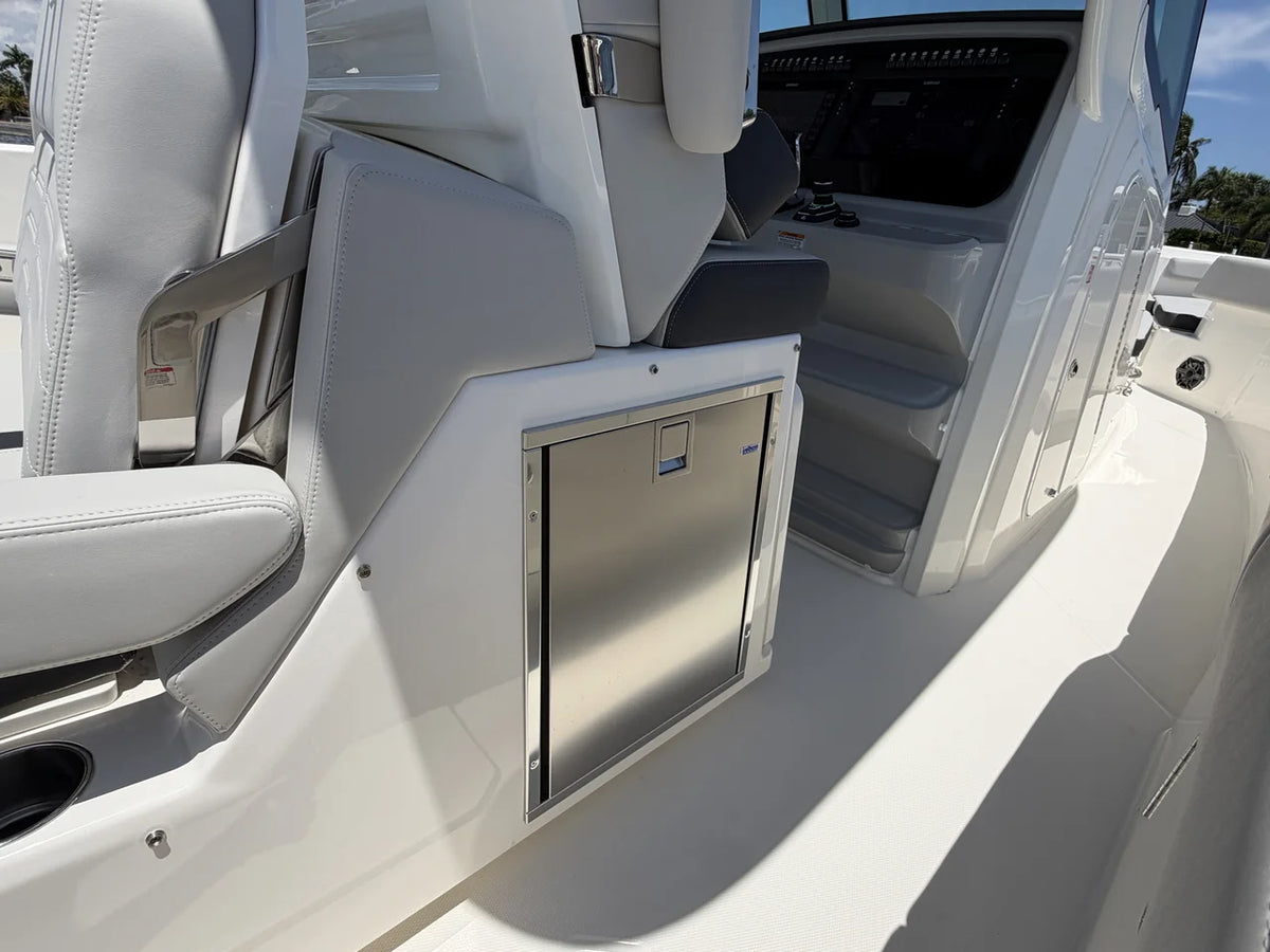 2026 Boston Whaler 330 Outrage 33.0 feet, Pompano Beach, Florida #37