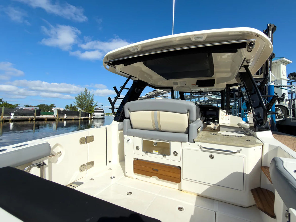 2025 Boston Whaler 350 REALM 35.0 feet, Fort Myers, FL #18