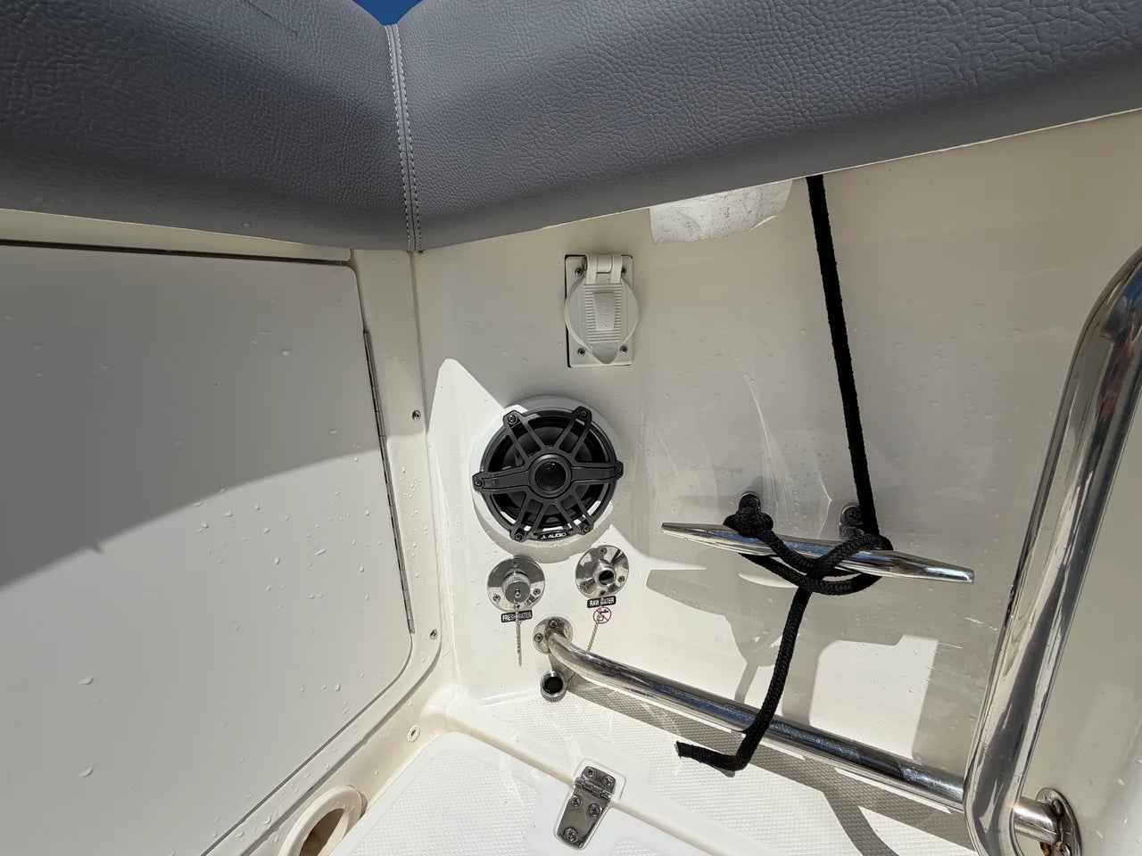 2024 Boston Whaler 330 OUTRAGE 33.0 feet, Huntington, NY #19