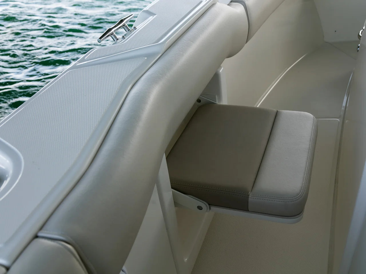 2027 Boston Whaler 250 Outrage 25.0 feet, Key Largo, FL #3