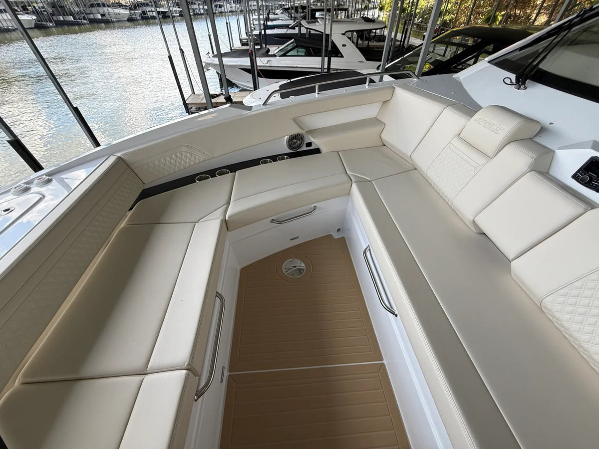 2027 Cruisers Yachts 42 GLS 42.0 feet, Lake Ozark, MO #41