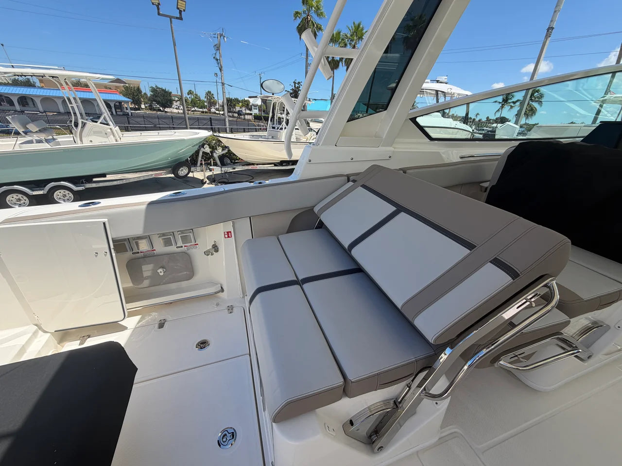 2027 Boston Whaler 330 Vantage 33.0 feet, Stuart, Florida #16
