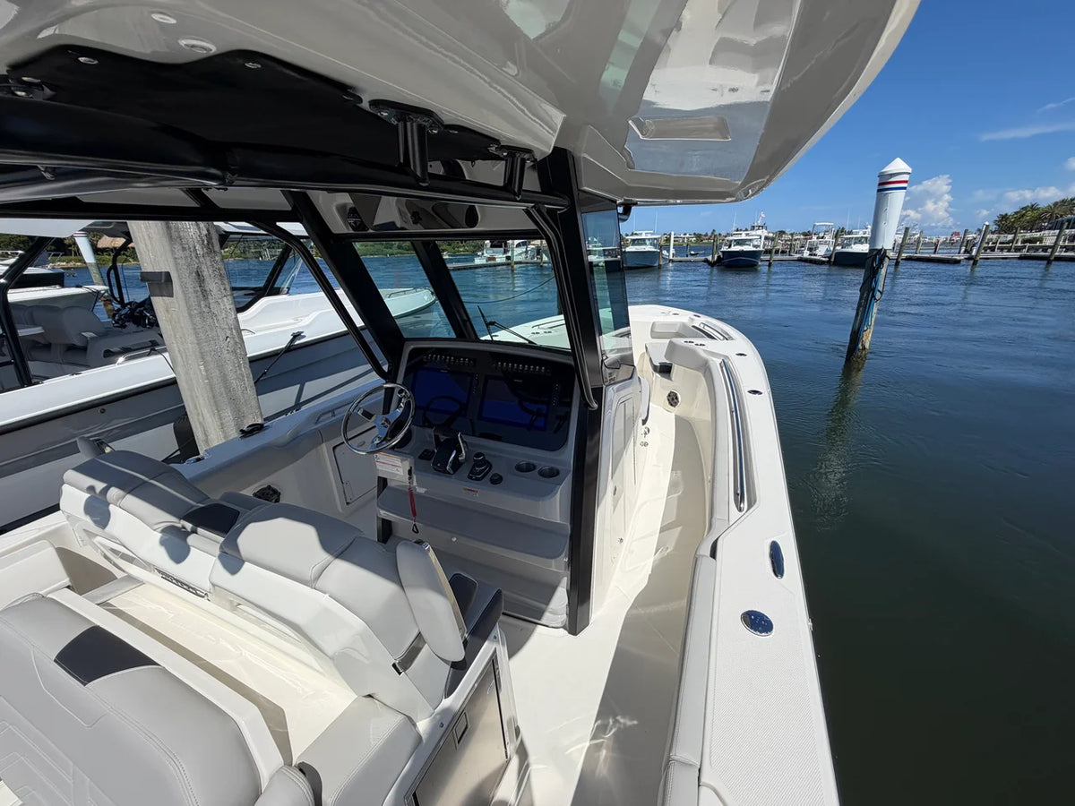 2026 Boston Whaler 330 Outrage 33.0 feet, Jupiter, Florida #34