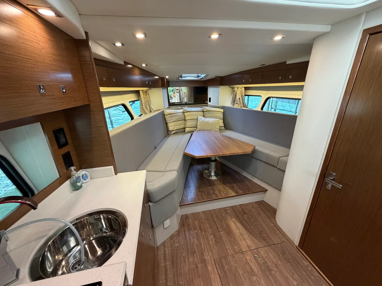 2015 Cruisers Yachts 390 EXPRESS COUPE 39.0 feet, Excelsior, Minnesota #12