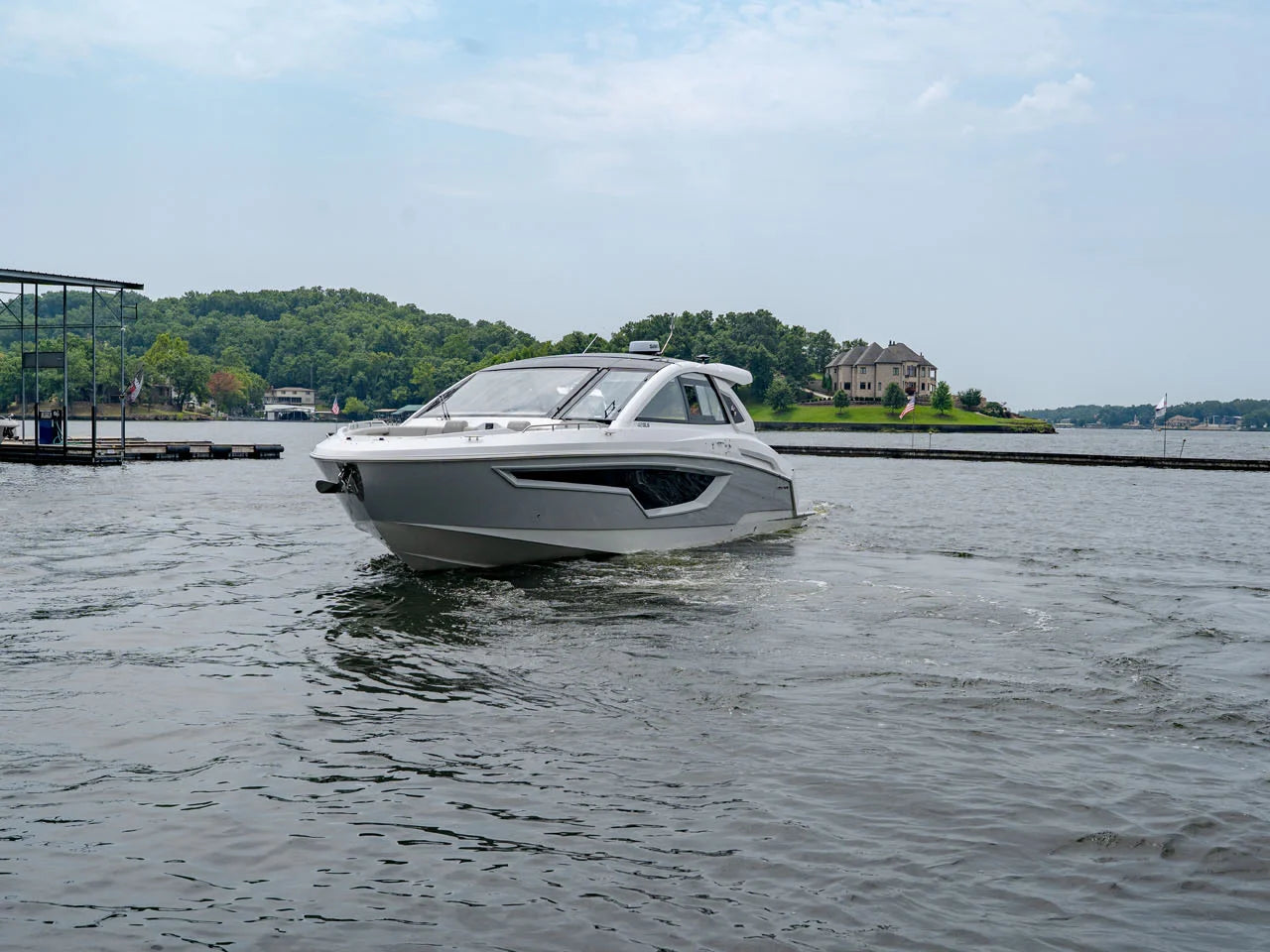 2027 Cruisers Yachts 42 GLS Outboard 42.0 feet, Lake Ozark, MO #3