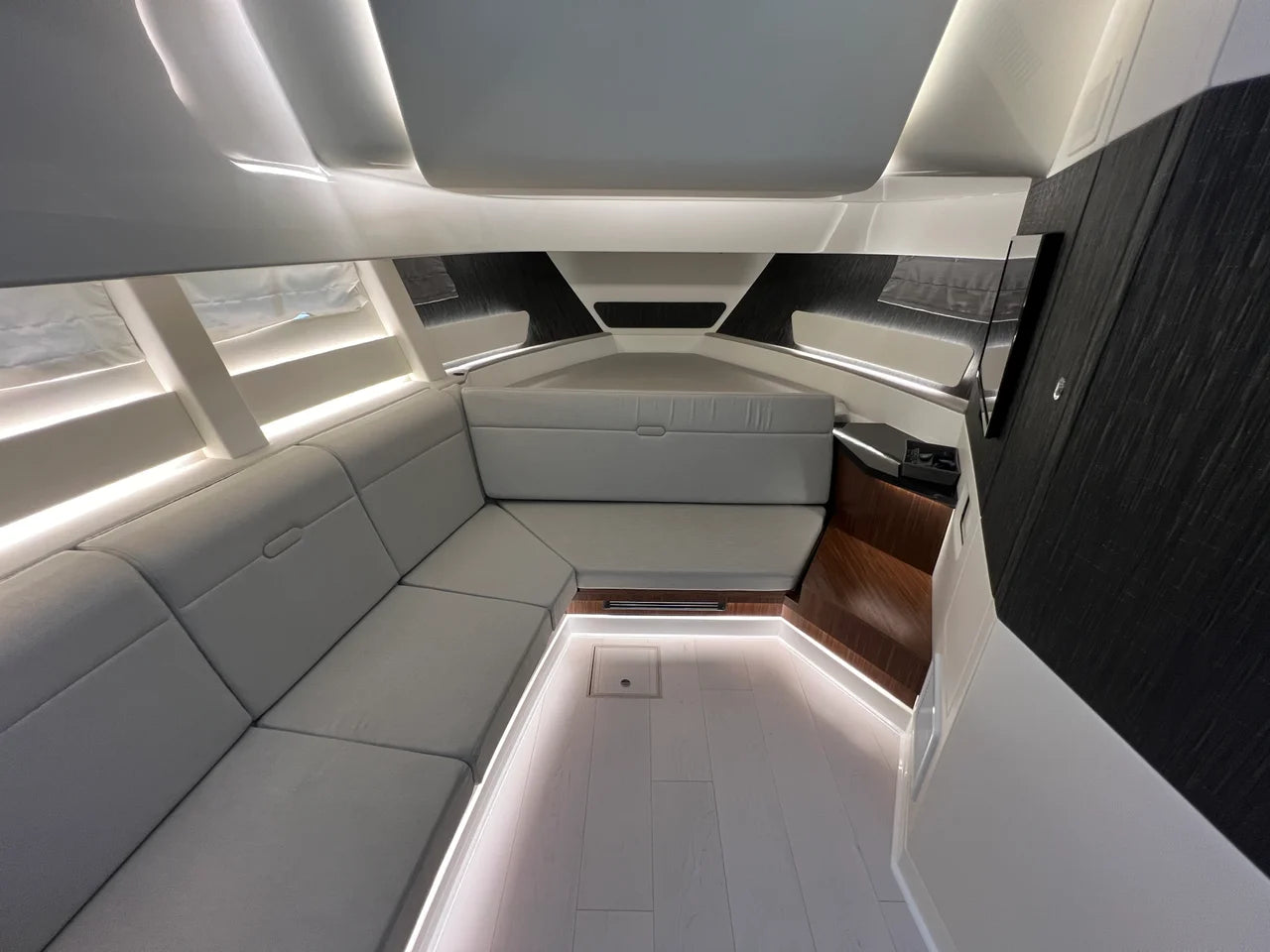 2023 Sea Ray 370 SUNDANCER OB 37.0 feet, Huntington, NY #51