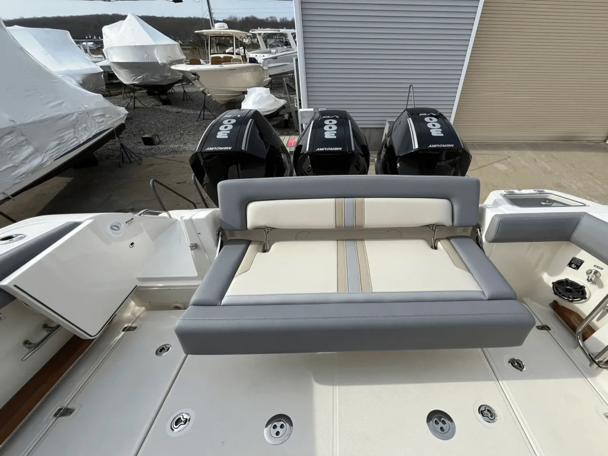 2025 Boston Whaler 350 REALM 35.0 feet, Quincy, MA #9