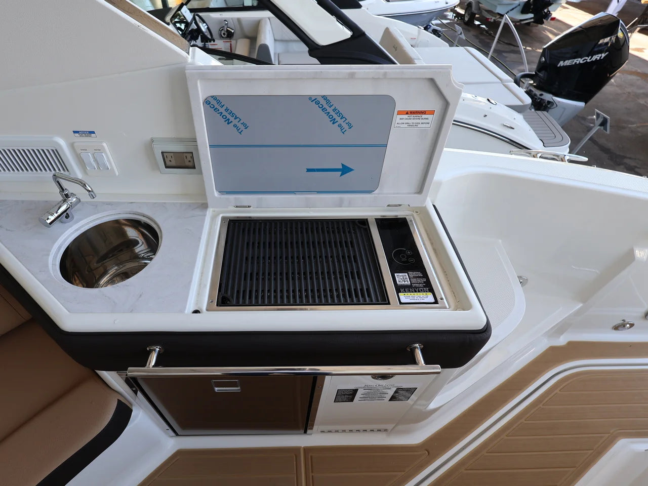 2026 Sea Ray Sundancer 320 Outboard 32.0 feet, Naples, Florida #14