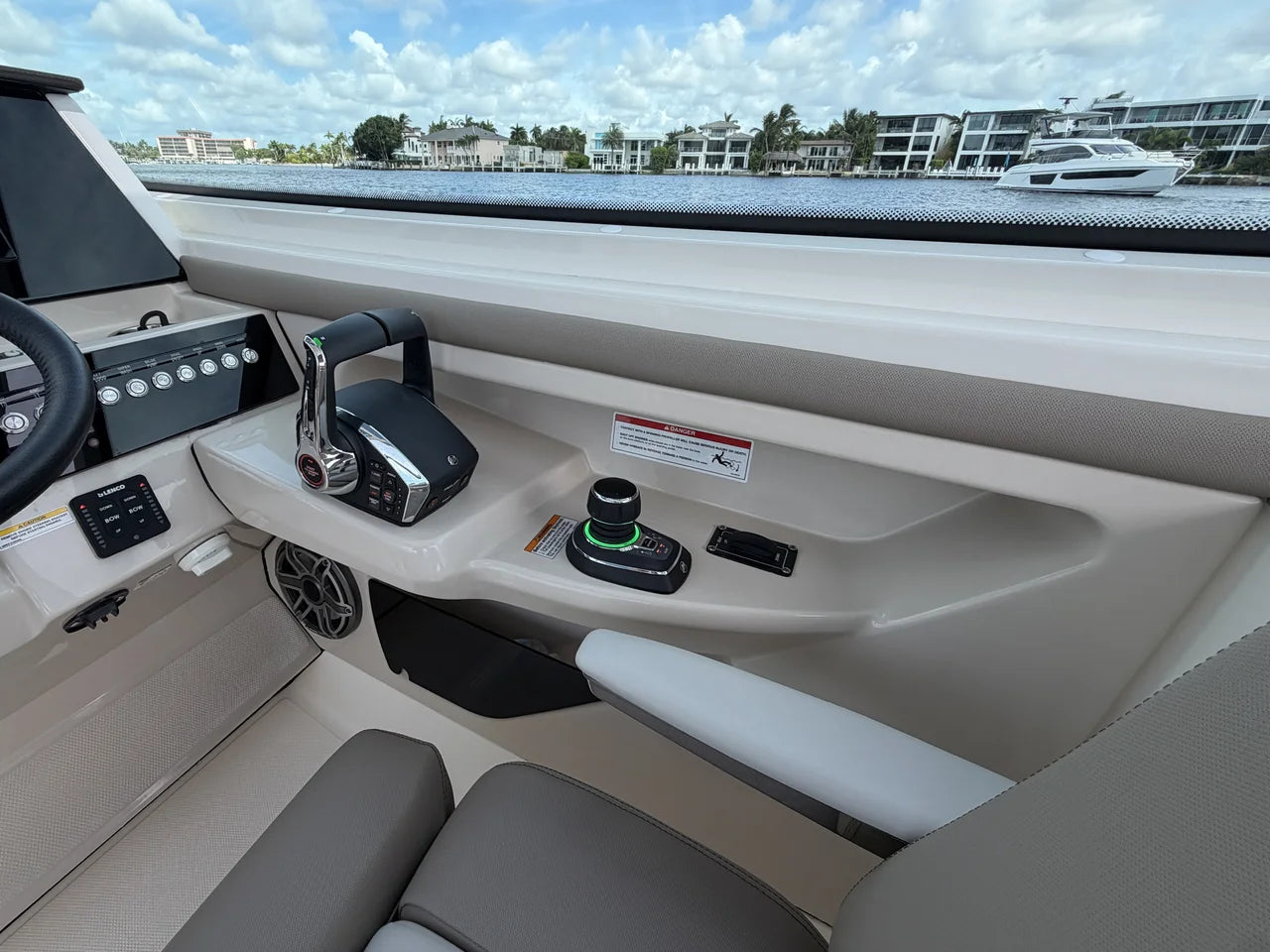 2027 Boston Whaler 330 Vantage 33.0 feet, Pompano Beach, Florida #46