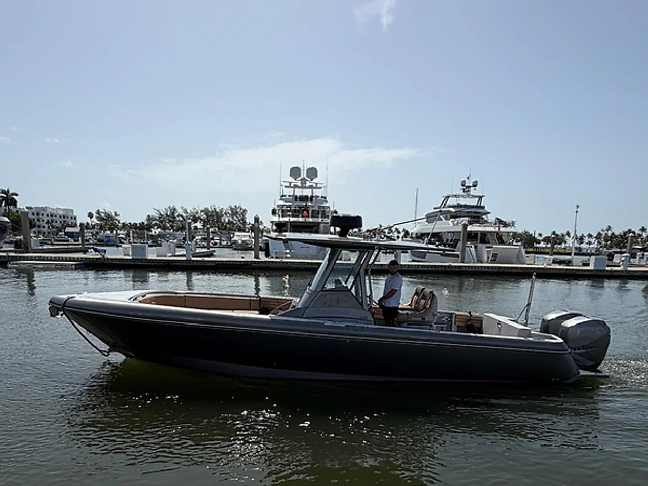 2016 Intrepid 327 CENTER CONSOLE 32.0 feet, Dania Beach, Florida #3