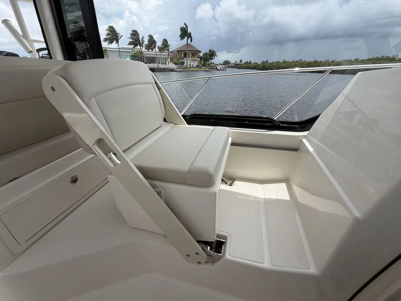 2027 Boston Whaler 325 Conquest 32.0 feet, Fort Myers, FL #17