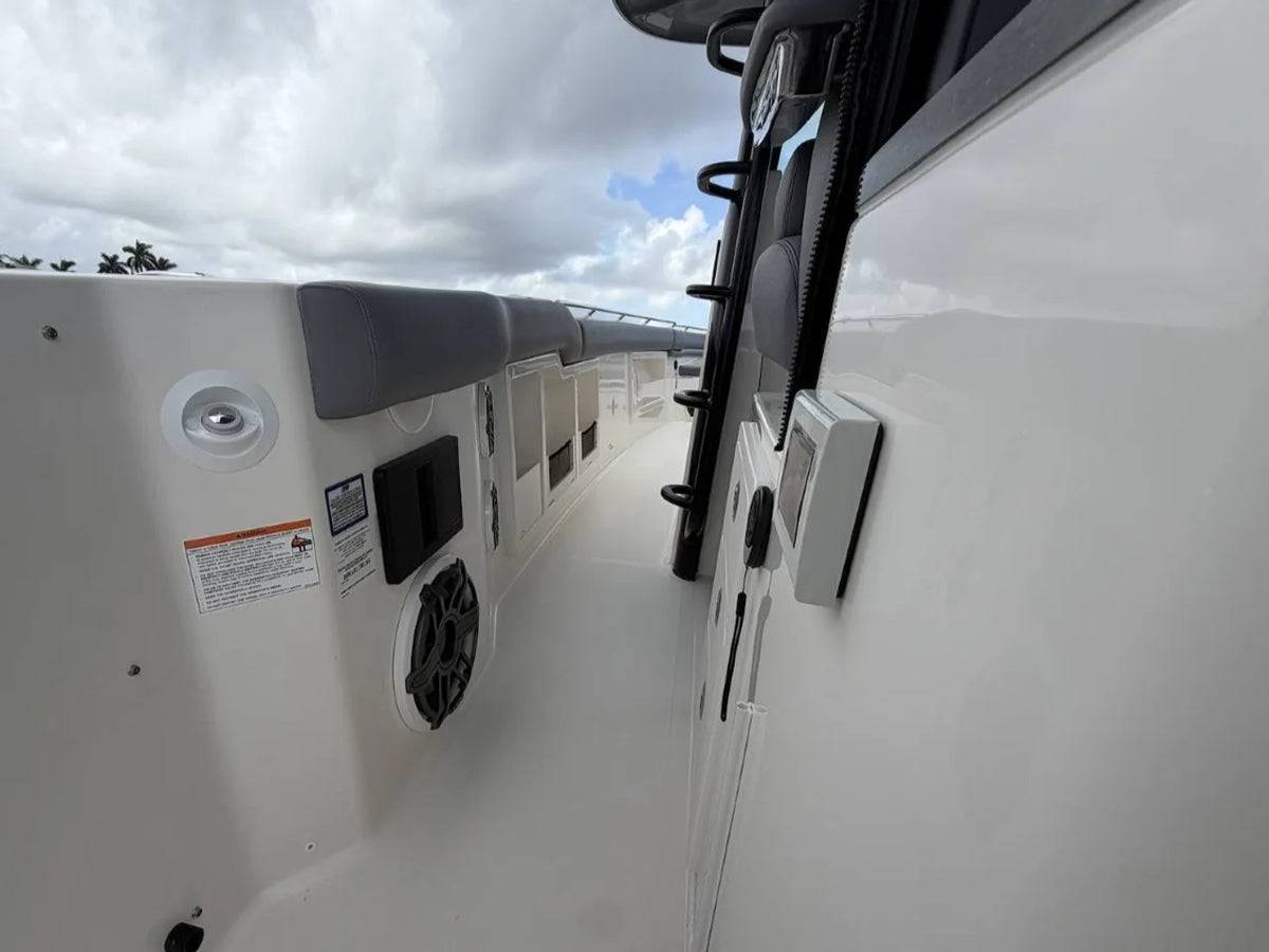 2027 Boston Whaler 380 Outrage 38.0 feet, Pompano Beach, Florida #27