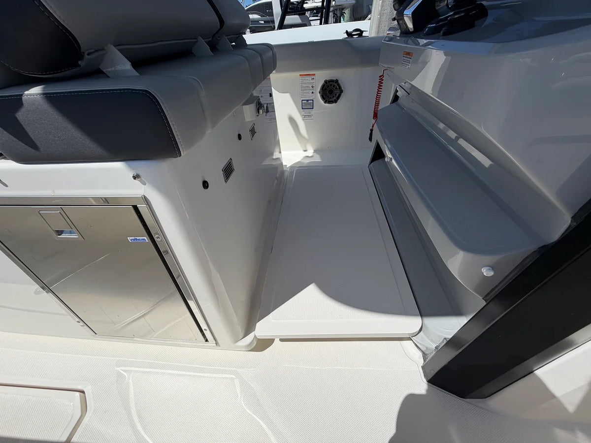 2026 Boston Whaler 330 Outrage 33.0 feet, Jupiter, Florida #32