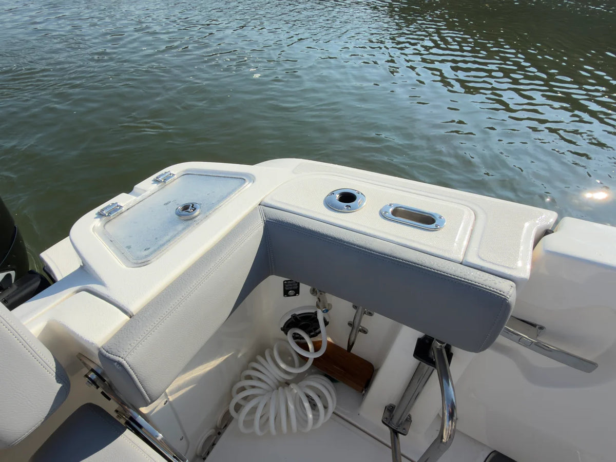 2025 Boston Whaler 350 REALM 35.0 feet, Greenwich, CT #29