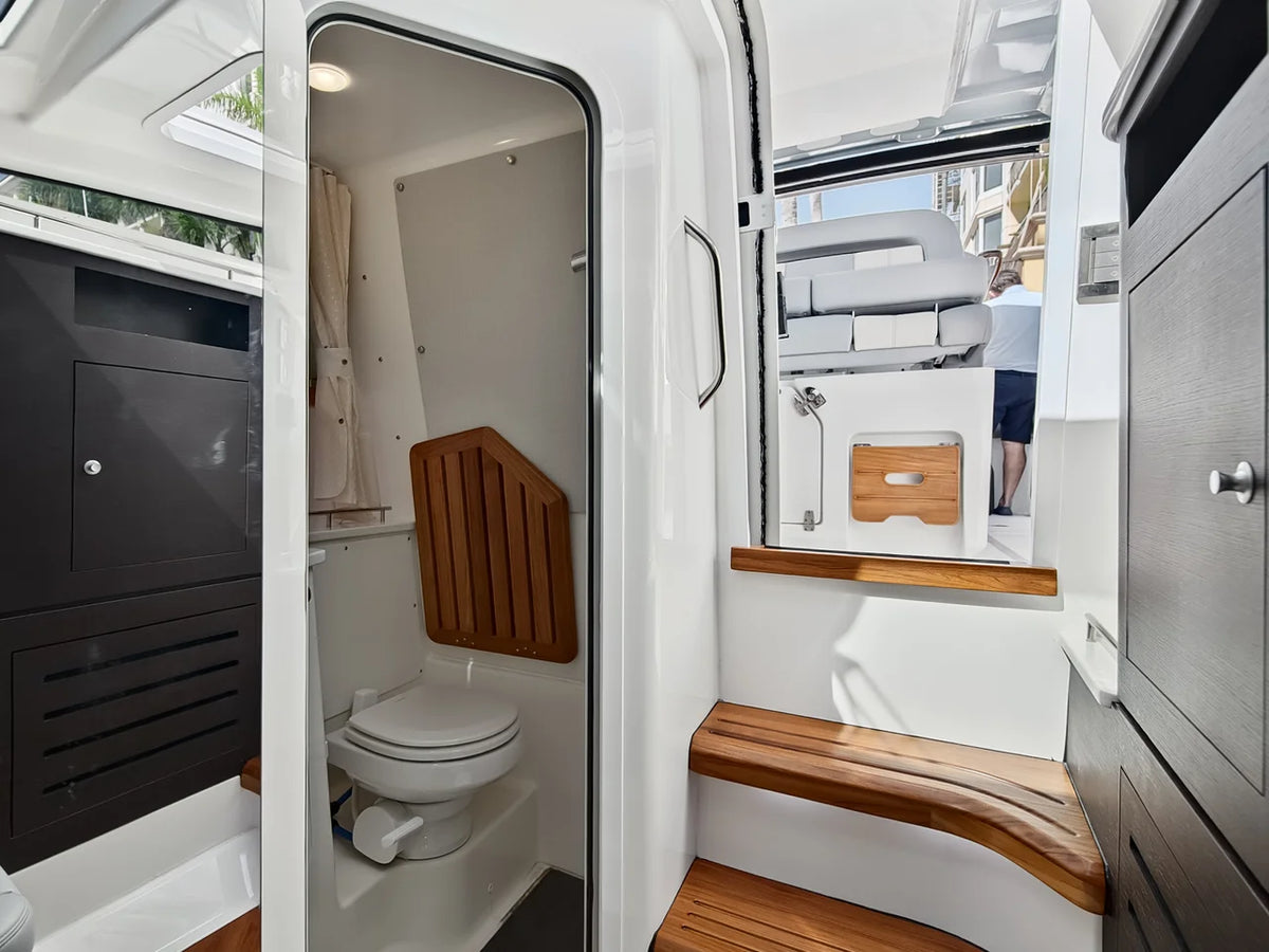 2025 Boston Whaler 350 REALM 35.0 feet, Stuart, Florida #26